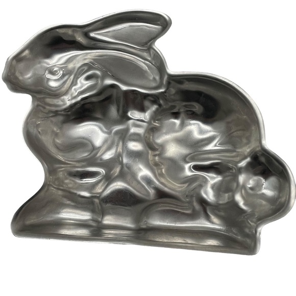 Nordic Ware 3D Aluminum Stand Up Rabbit Cake Pan Easter Bunny Vintage Inspired - Picture 8 of 12